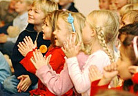 Kinder beim fidolino-Kinderkonzert in der Friedenskapelle