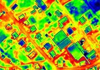 Thermografie-Aufnahme mit Gebäudeumrissen (Quelle: COWI A/S) Bunte Thermografie-Aufnahme